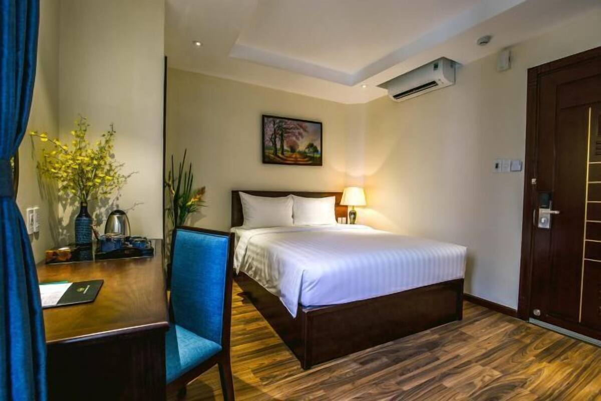 Minibar, in-room safe, desk, blackout curtains