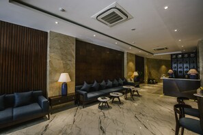Coin salon dans le hall