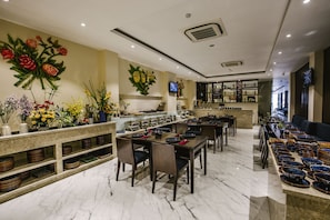 Spécialités Cuisine locale et internationale