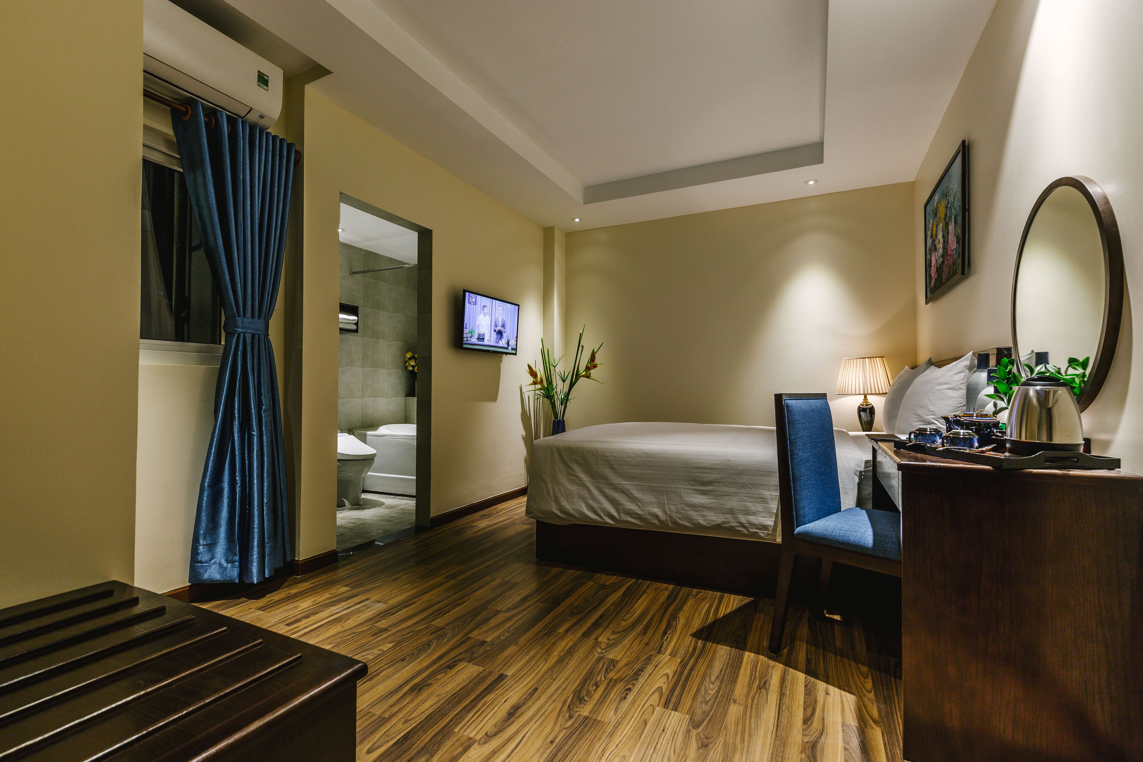 premium double or twin room | 1 bedroom, minibar, in-room safe, desk