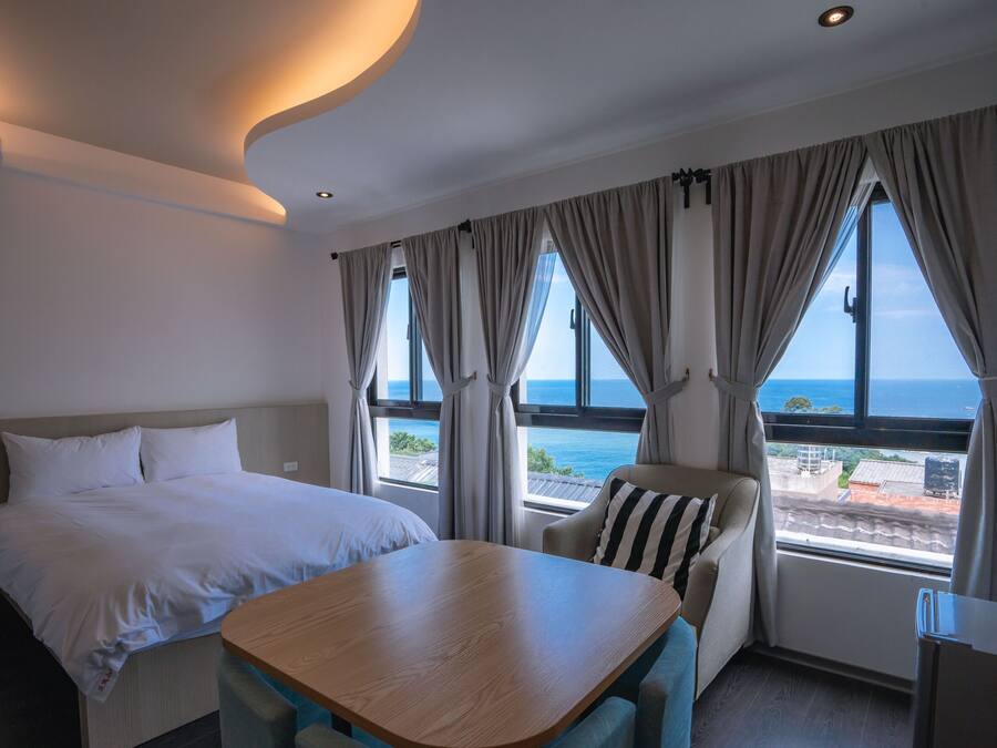 Rollaway beds, free WiFi, bed sheets