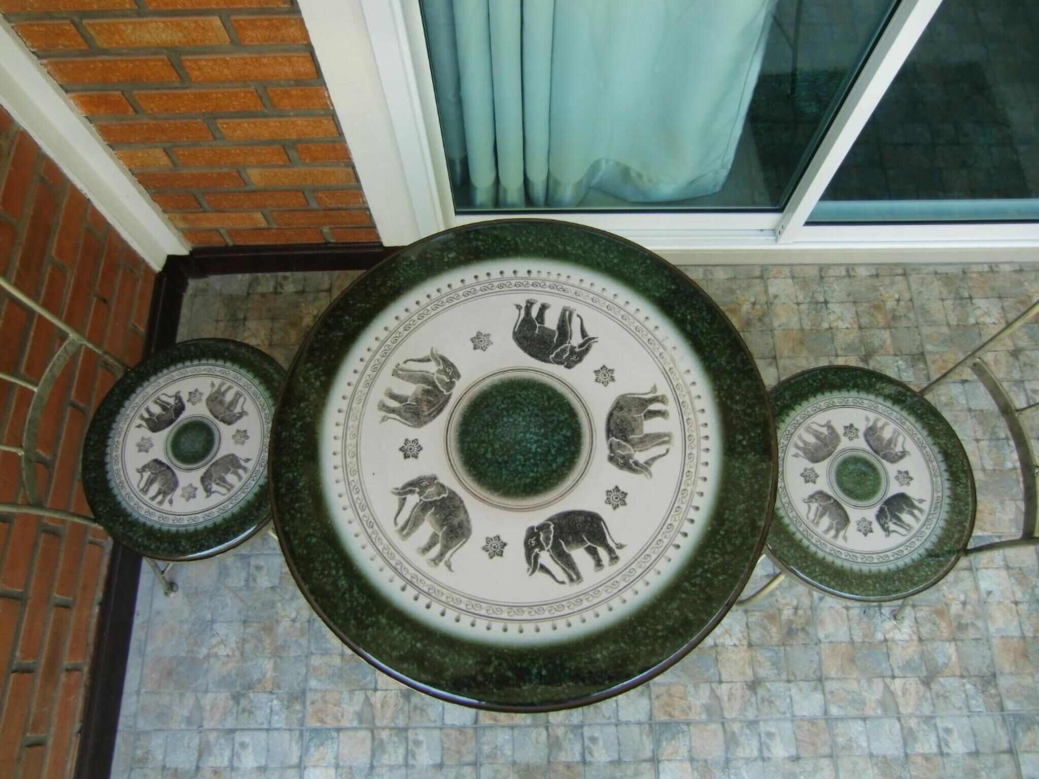 Produtos de toalete grátis, chinelos, toalhas de banho 