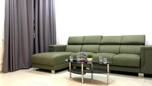 Comfort House, 4 Bedrooms | Living room