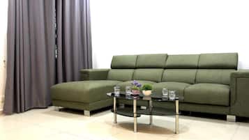 Comfort House, 4 Bedrooms | Ruang tamu | TV LED, Netflix