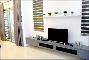 Comfort House, 4 Bedrooms | Television - Cheras TY Cozy Homestay (Cheras)