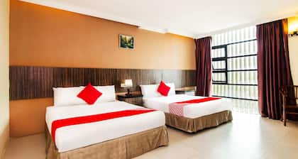 Super OYO 443 Crystal City Hotel