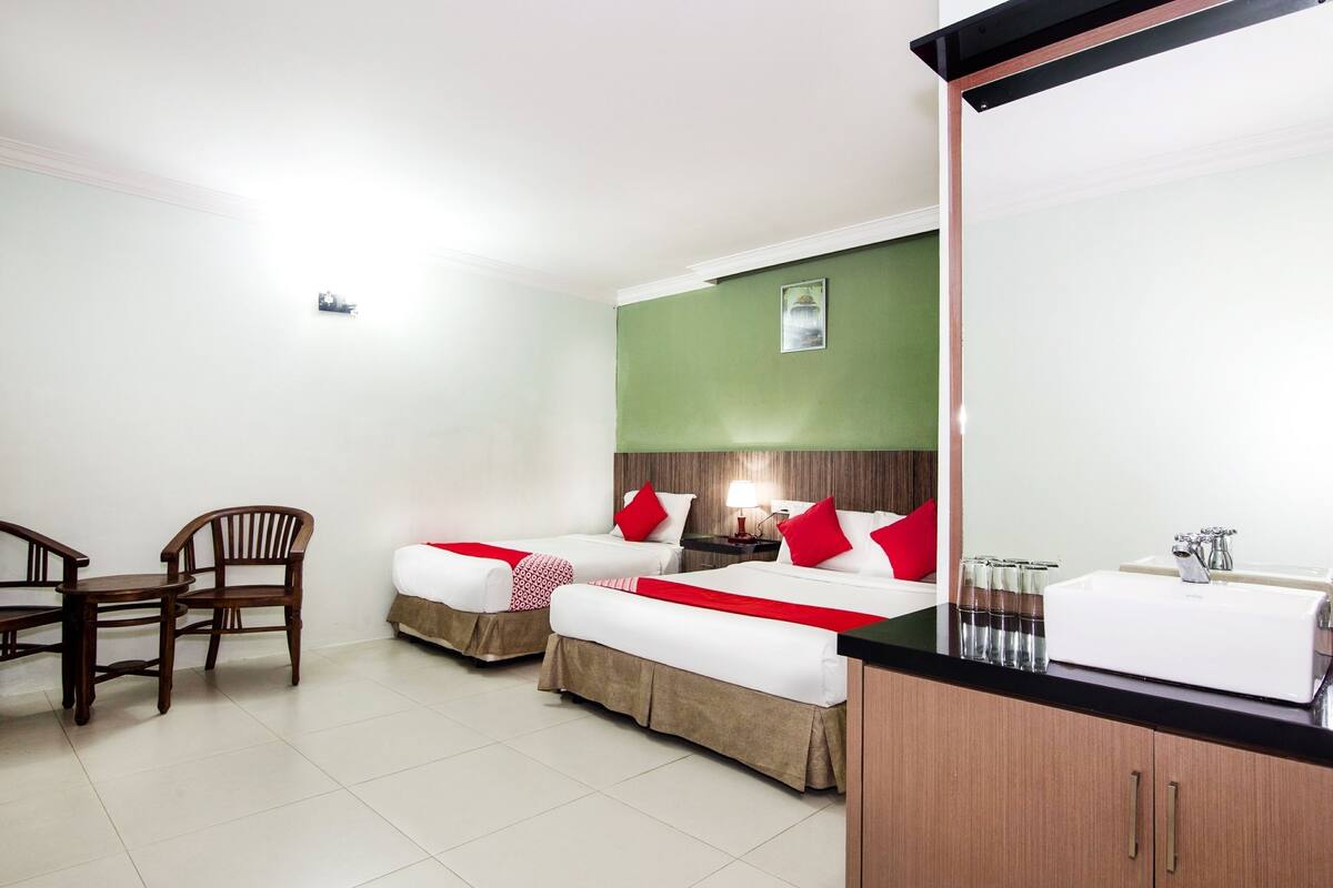Suite superior, varias camas, no fumadores | Escritorio, wifi gratis, ropa de cama