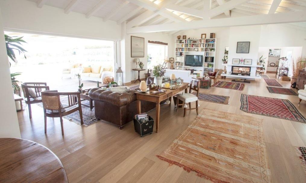 Villa, 5 Bedrooms | Living area | TV