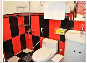 Habitación Deluxe doble | Baño | Ducha y cabezal de ducha tipo lluvia
