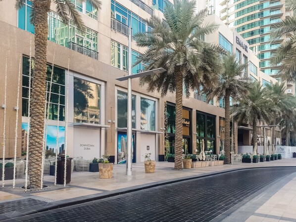 Property grounds - HiGuests - The Lofts Tower (Dubai)