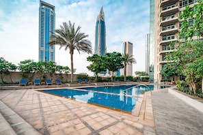 2 outdoor pools - HiGuests - The Lofts Tower (Dubai)