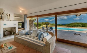 Villa, 5 chambres | Coin séjour | Télévision à écran plat