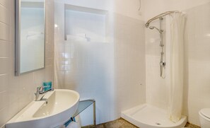 Villa, Mehrere Schlafzimmer | Badezimmer | Dusche, Regendusche, Haartrockner, Bidet