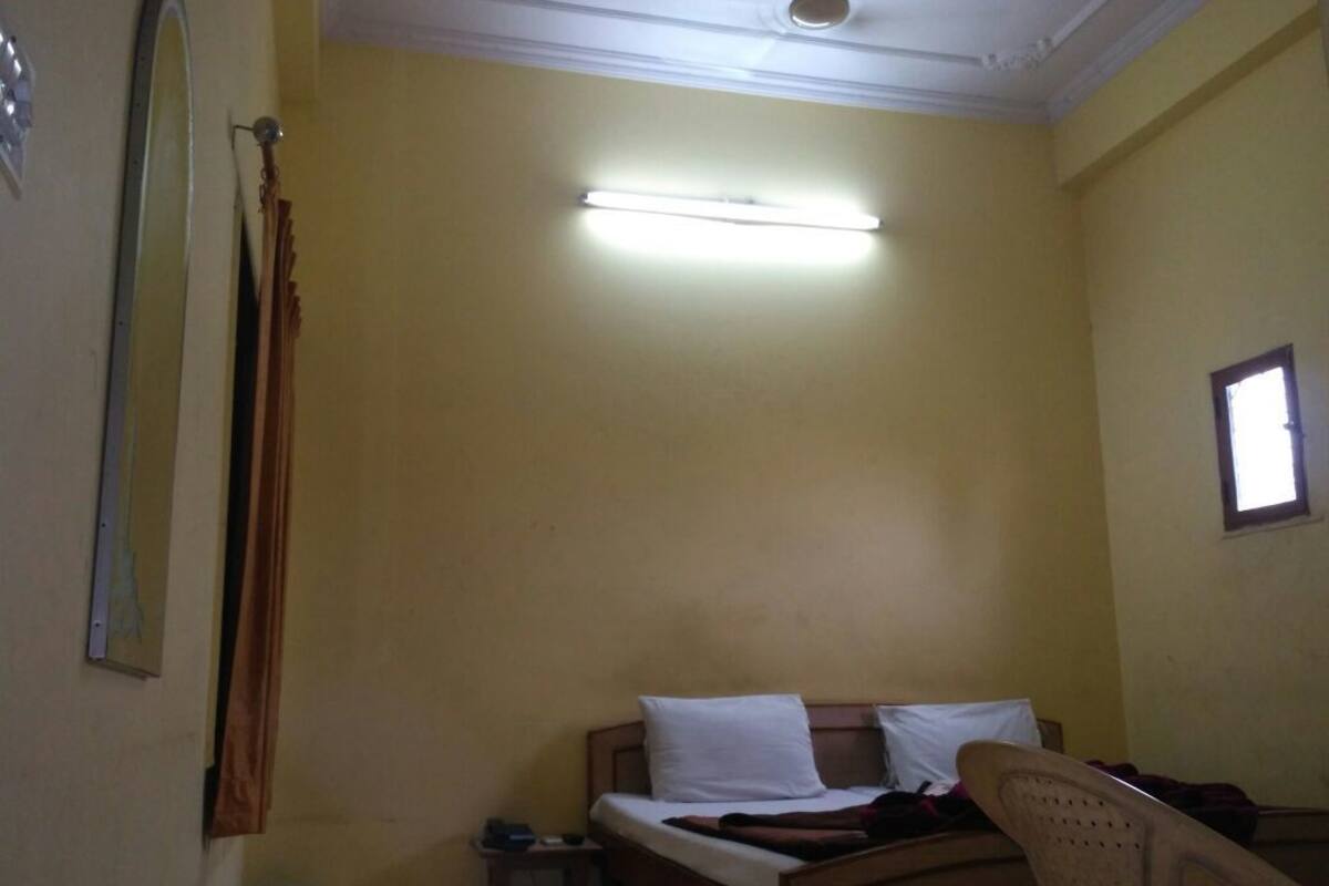 Habitación Business doble, 1 cama doble, no fumadores | Escritorio, camas supletorias, wifi gratis y ropa de cama