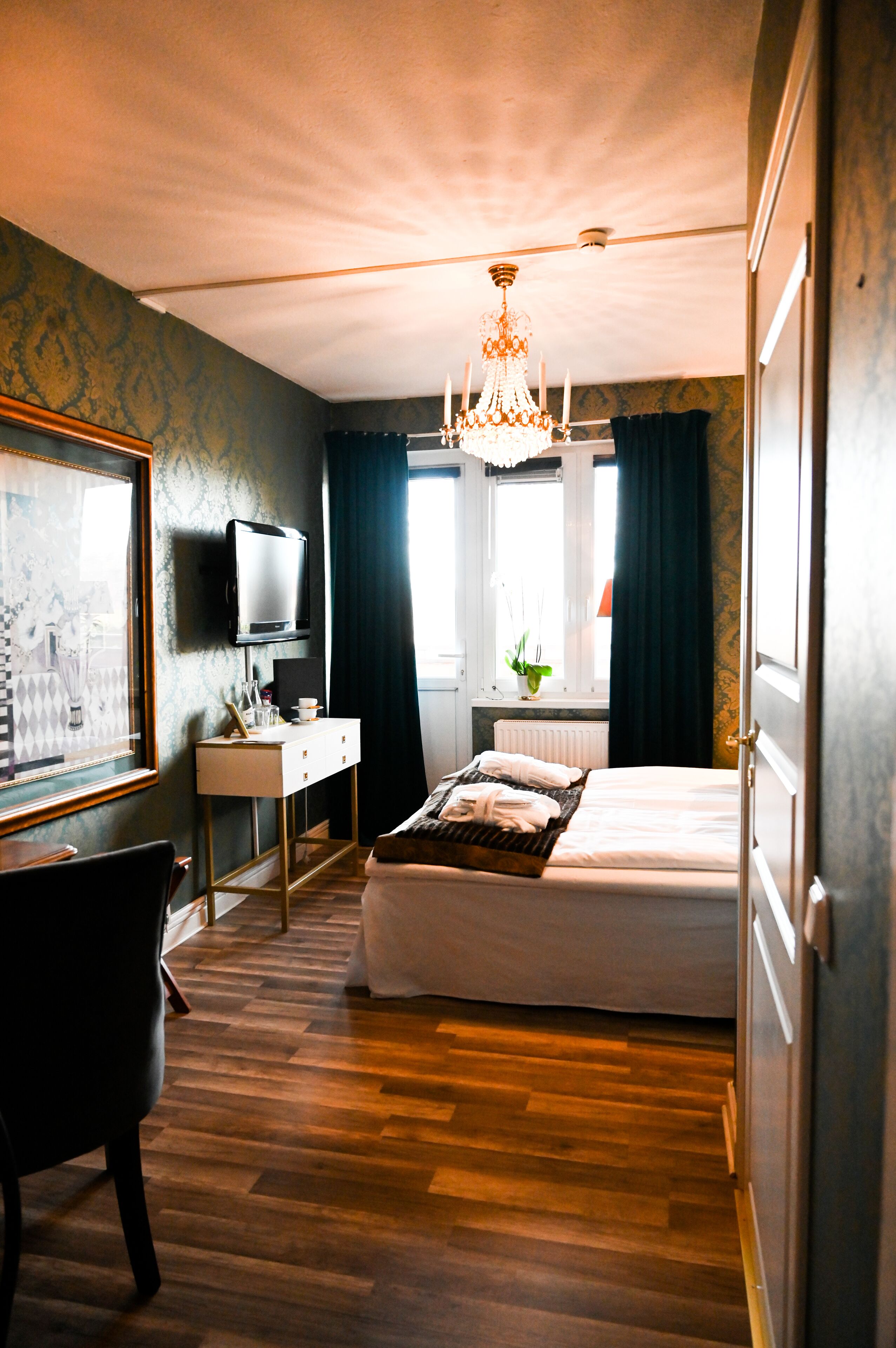 standard double room, balcony | premium bedding, minibar, individually decorated, individually furnished