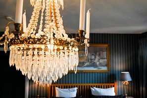 Familienzimmer, Mehrere Betten, Balkon, zum Innenhof hin | Hochwertige Bettwaren, Minibar, individuell dekoriert