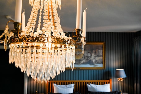 Ropa de cama de alta calidad, minibar y decoración personalizada