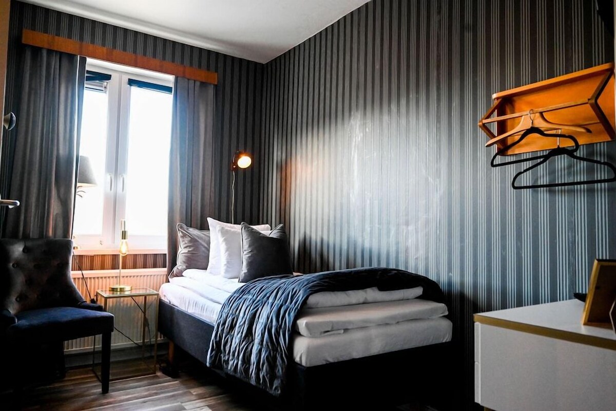 Ropa de cama de alta calidad, minibar y wifi gratis 