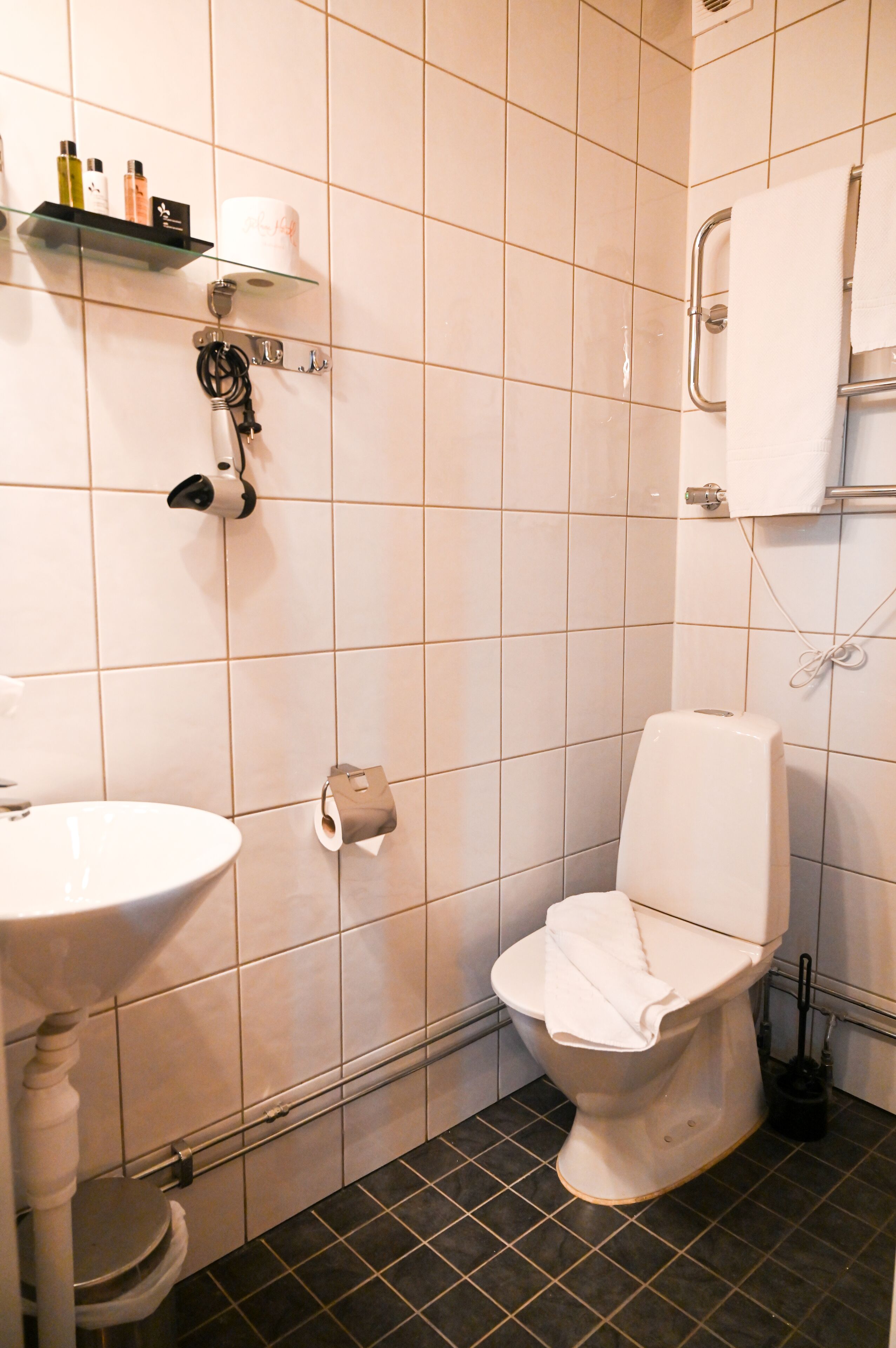 standard single room | bathroom | separate bathtub and shower, deep-soaking bathtub, rainfall showerhead