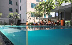 Outdoor pool - Mercu Summer Suites Freluxe Homestay (Kuala Lumpur)