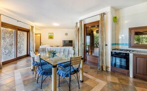Villa, 3 Schlafzimmer | Essbereich im Zimmer