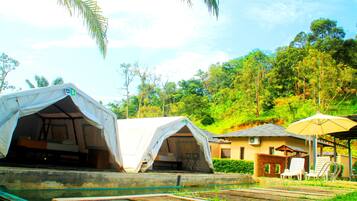 Deluxe Tent, 1 Katil Ratu (Queen) | Pemandangan dari bilik