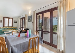 Villa, 6 chambres | Repas dans la chambre