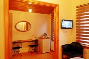 Premium bedding, individually decorated, individually furnished, desk - Belizia Hotel (Istanbul)