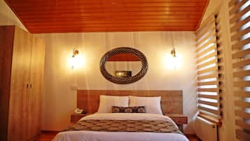 Deluxe-dobbeltværelse | Premium-sengetøj, individuelt design, individuel indretning, skrivebord