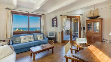 Villa, 2Â Schlafzimmer | Wohnbereich | Fernseher