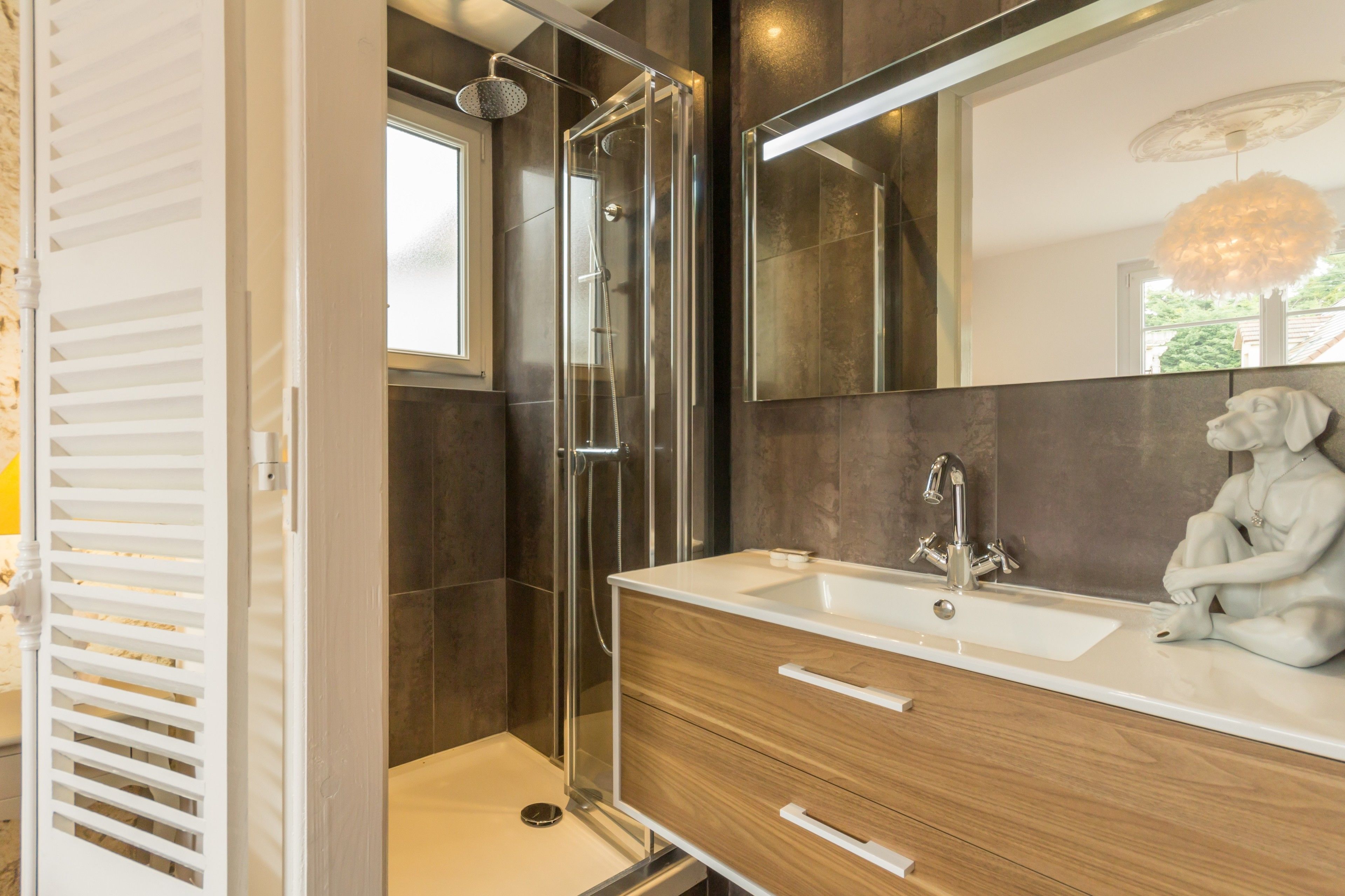 Appartement Confort, 1 chambre, non-fumeurs | Salle de bain | Douche, sèche-cheveux, serviettes fournies, savon