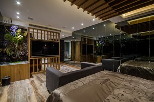 City Double Room, 1 Queen Bed, Non Smoking | Desk, blackout drapes, free WiFi, bed sheets