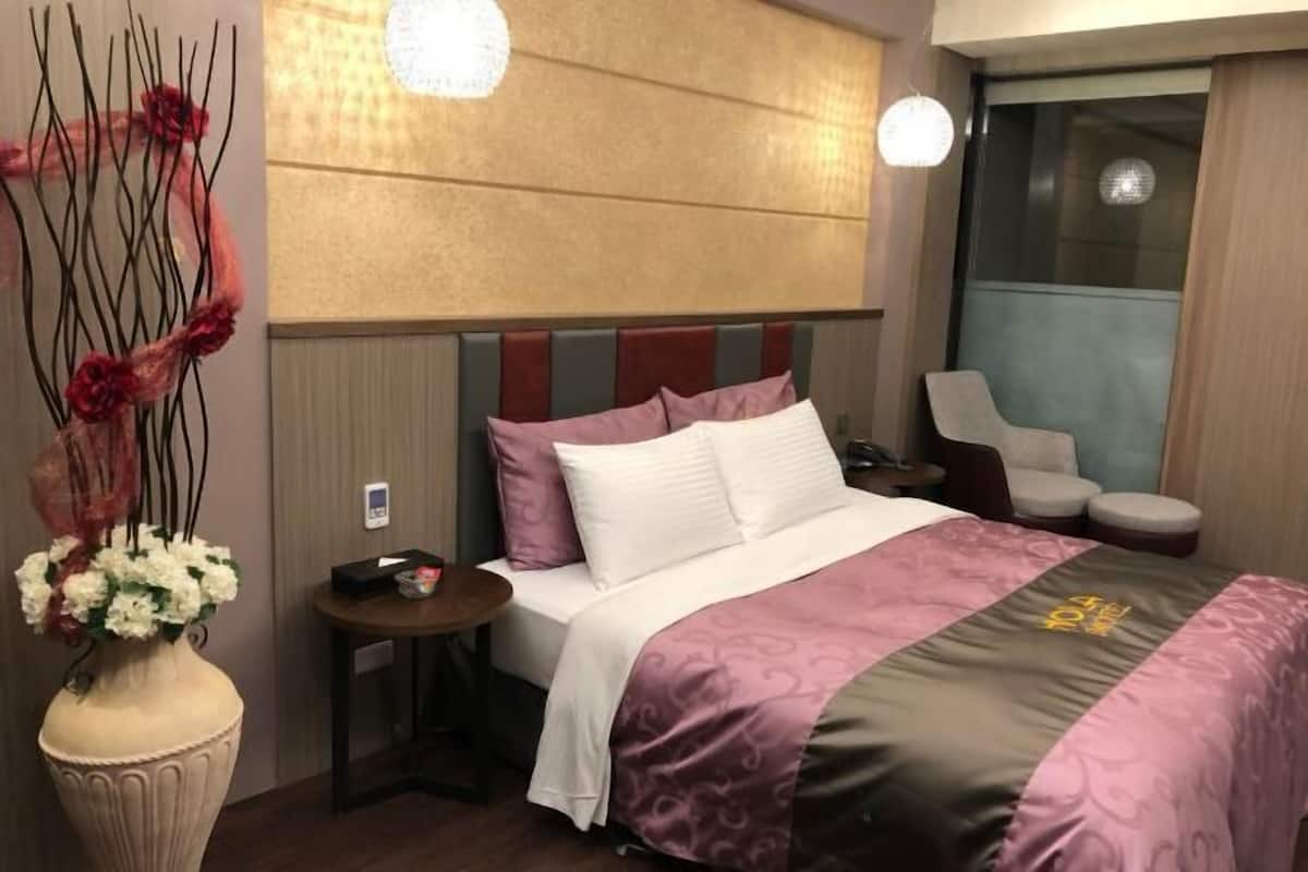 Desk, blackout curtains, free WiFi, bed sheets