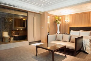 Desk, blackout drapes, free WiFi, bed sheets