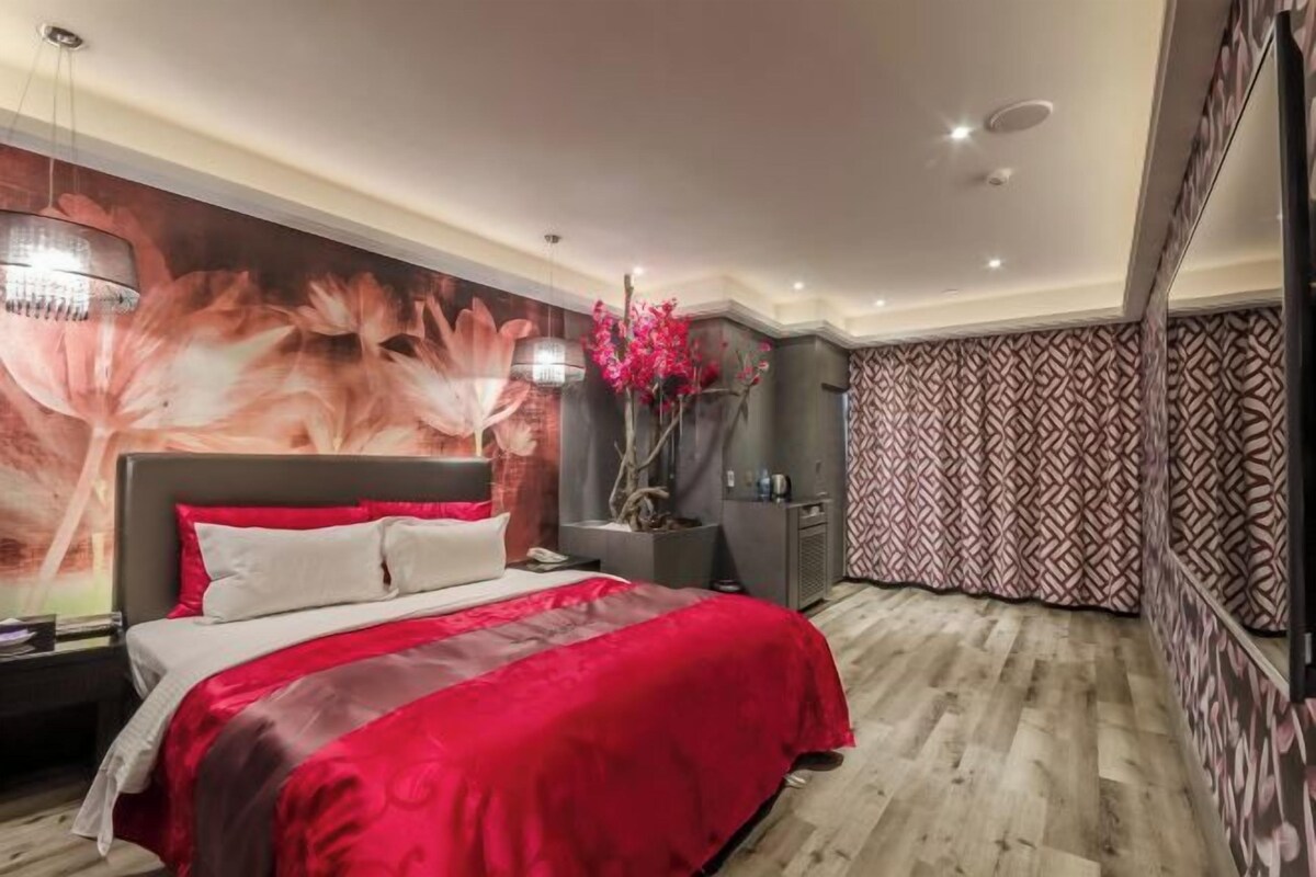 Escritorio, cortinas blackout, wifi gratis y ropa de cama