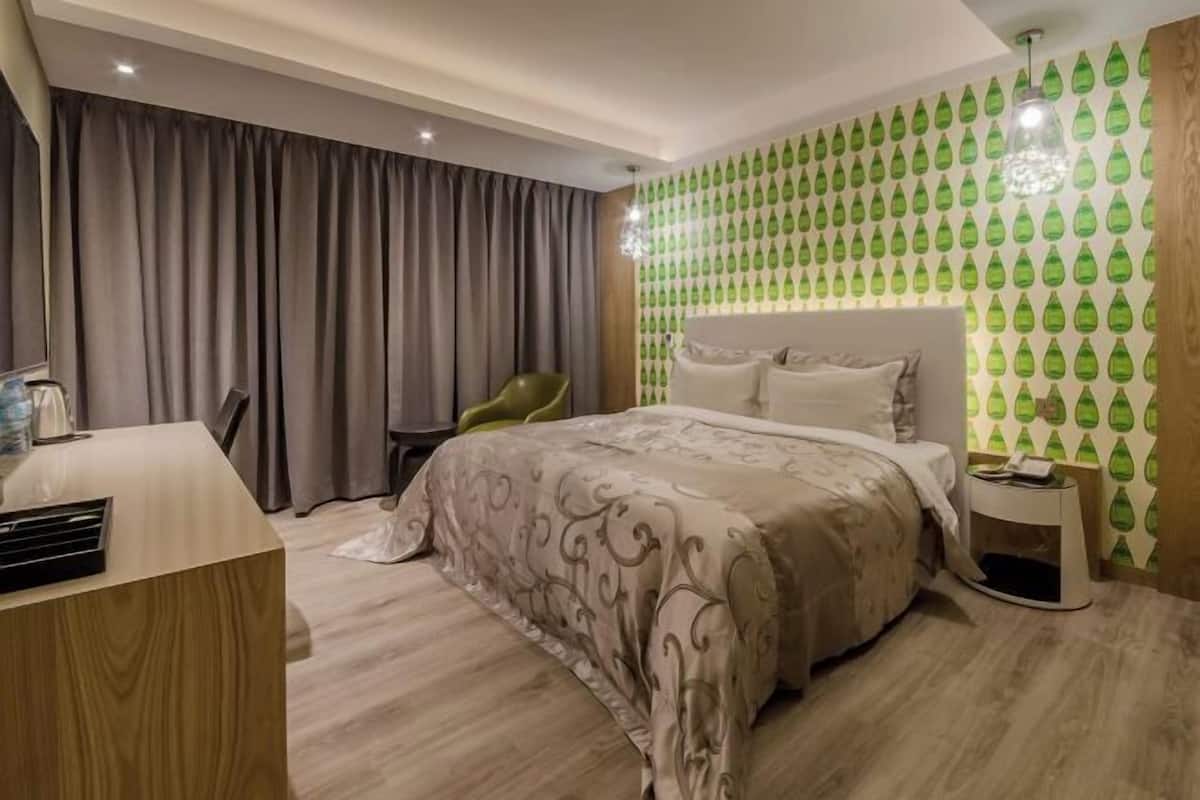 Desk, blackout curtains, free WiFi, bed sheets