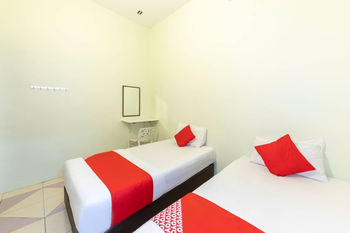 Standard Twin Room | Desk, free WiFi, bed sheets