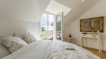 Deluxe Double Room, 1 Queen Bed | Premium bedding, pillowtop beds, minibar, individually decorated