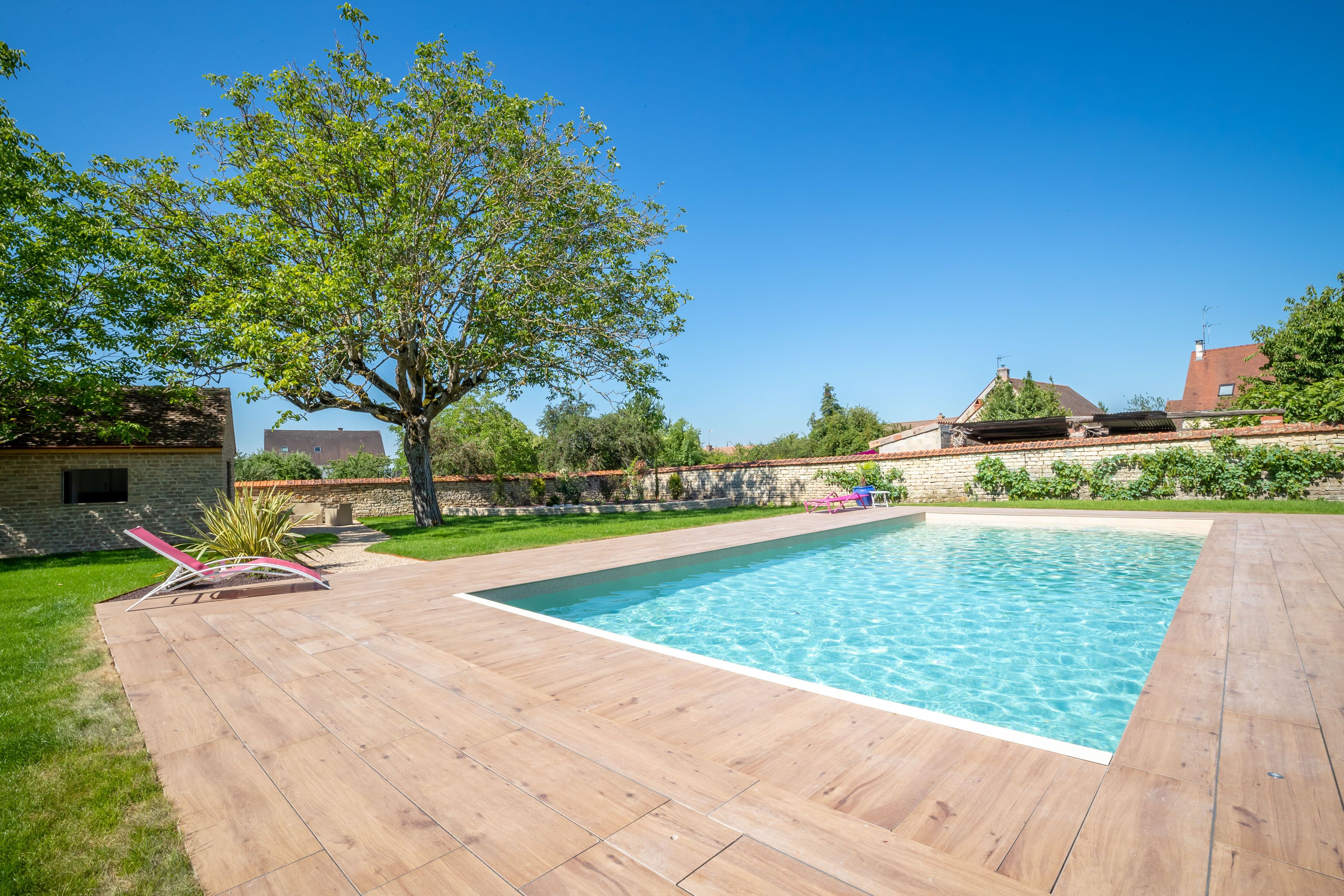 Outdoor pool, sun loungers