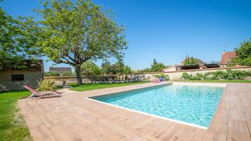Outdoor pool, sun loungers