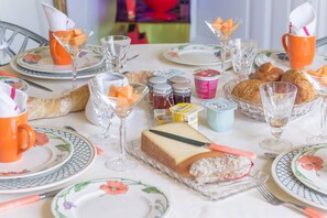 Tägliches einheimisches Frühstück gegen Gebühr