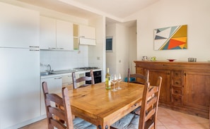Villa, 2 Bedrooms | In-room dining