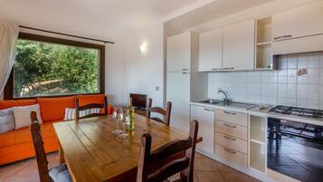 Villa, 2Â Schlafzimmer | Eigene KĂŒche | KĂŒhlschrank, Ofen, Herdplatte, GeschirrspĂŒler