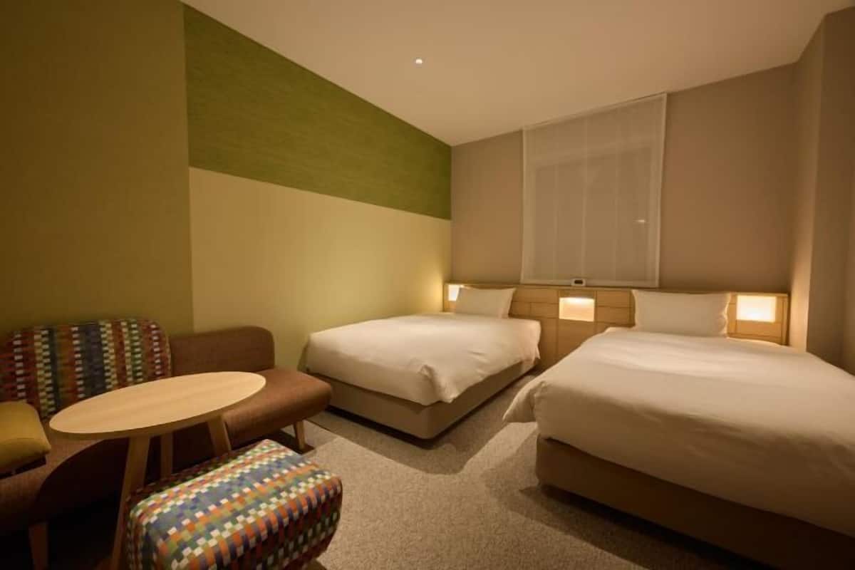 Down comforters, in-room safe, laptop workspace, blackout drapes