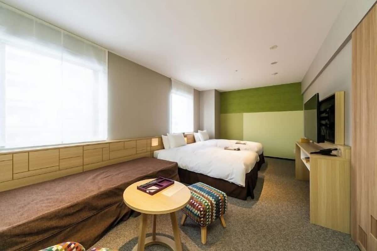 Down comforters, in-room safe, laptop workspace, blackout drapes