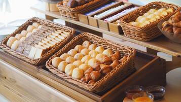 Petit déjeuner buffet (2750 JPY par personne)