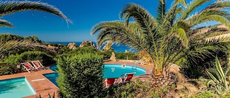 Seasonal outdoor pool, sun loungers