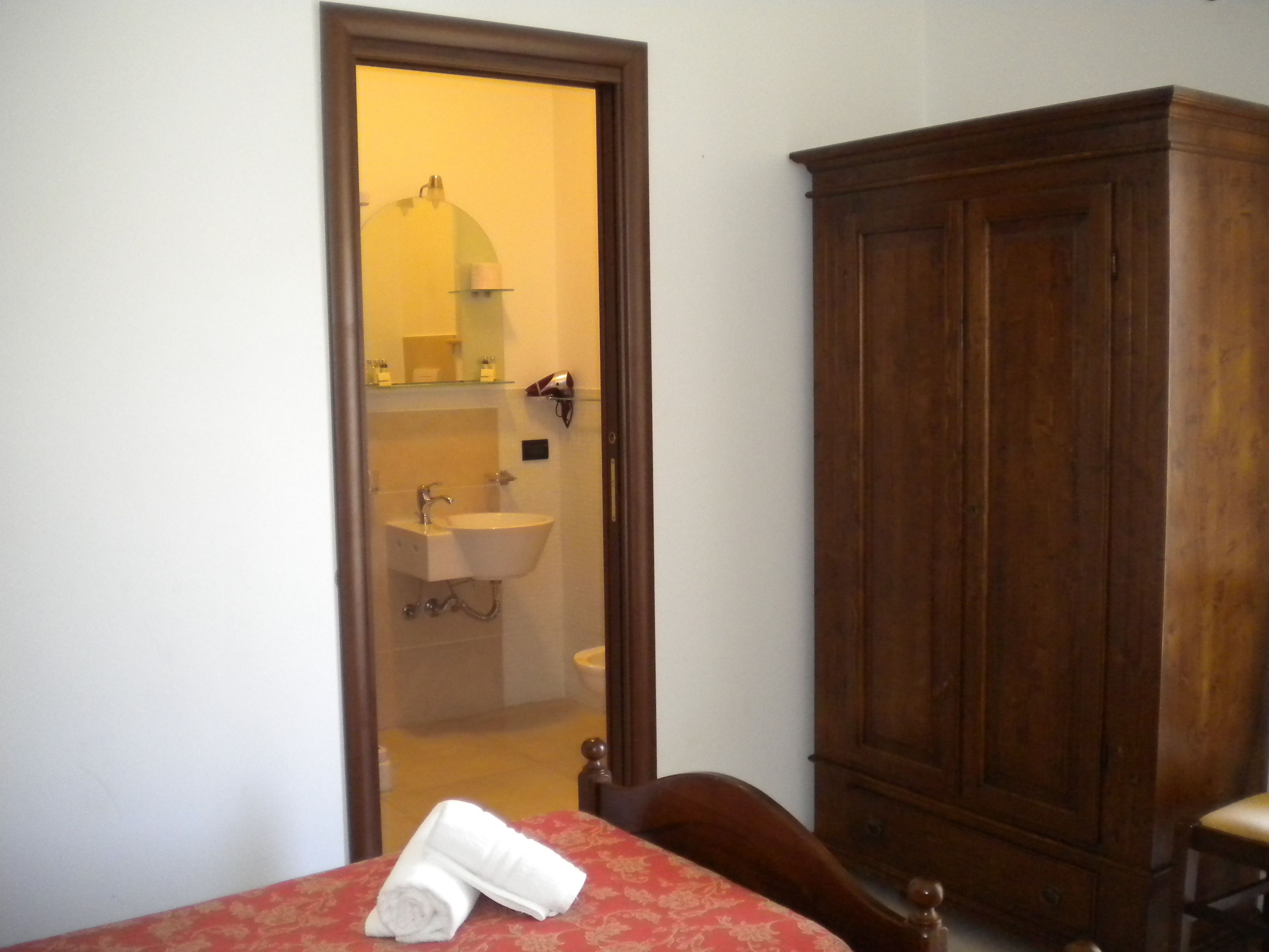 Doppel- oder Zweibettzimmer