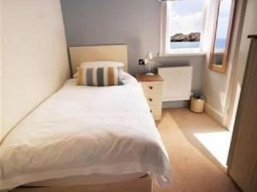 Habitación con 2 camas individuales | Escritorio, wifi gratis, ropa de cama