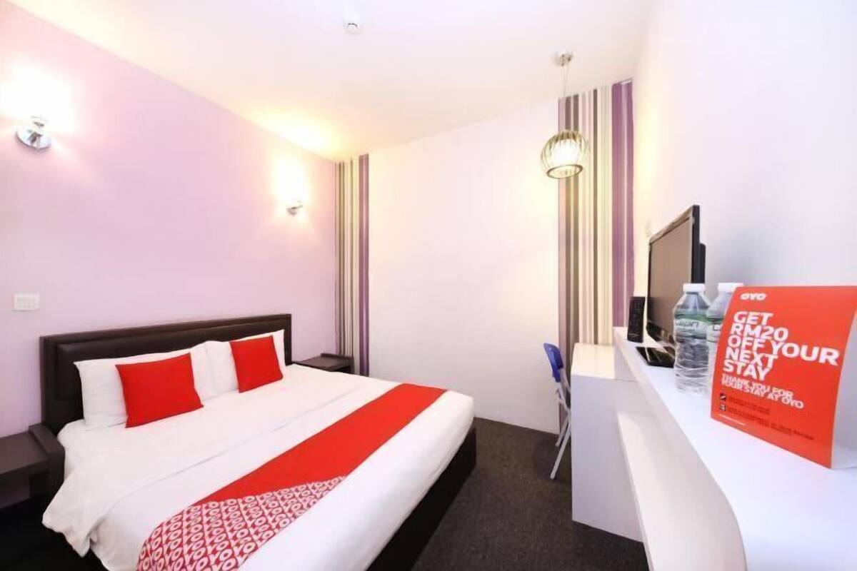 Escritorio, wifi gratis, ropa de cama
